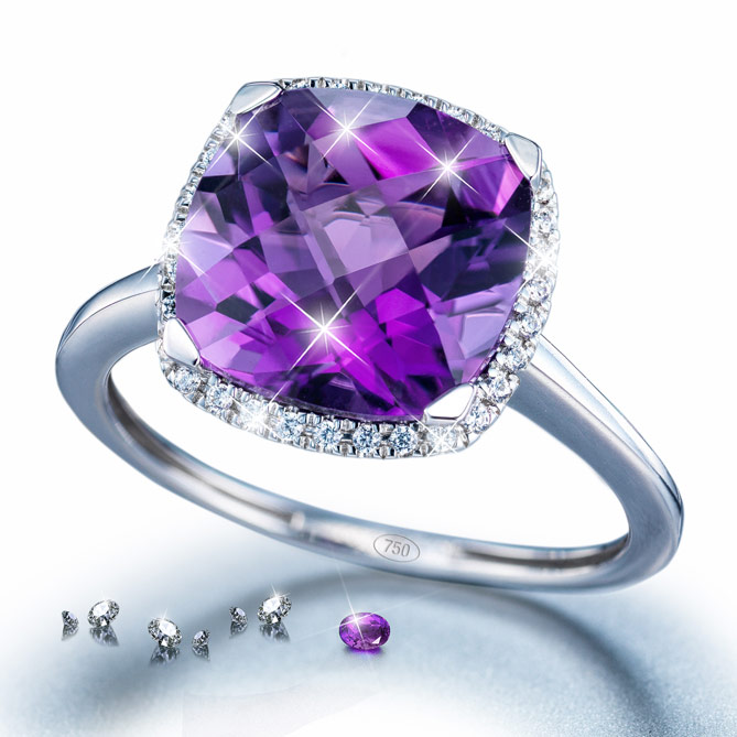 Anillo LUXURY Amatista: 1 Amatista, talla cojín, engaste en garras