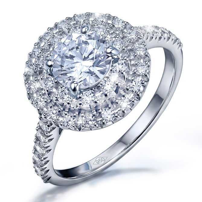 Anillo TESORO DE PLATINO: exquisito Anillo es un diseño de “doble halo” en Platino de Ley con un Quilate de Diamantes y Topacios